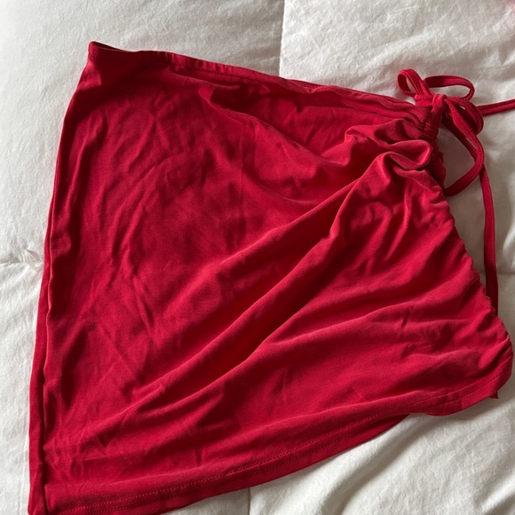 Edikted Red Ruched 2 piece Asymmetric skirt & top - Picture 3 of 8